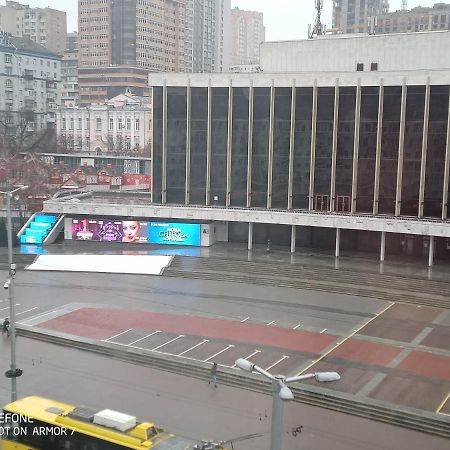 Двухкомнатная Квартира С Видом На Дворец Украина كييف المظهر الخارجي الصورة
