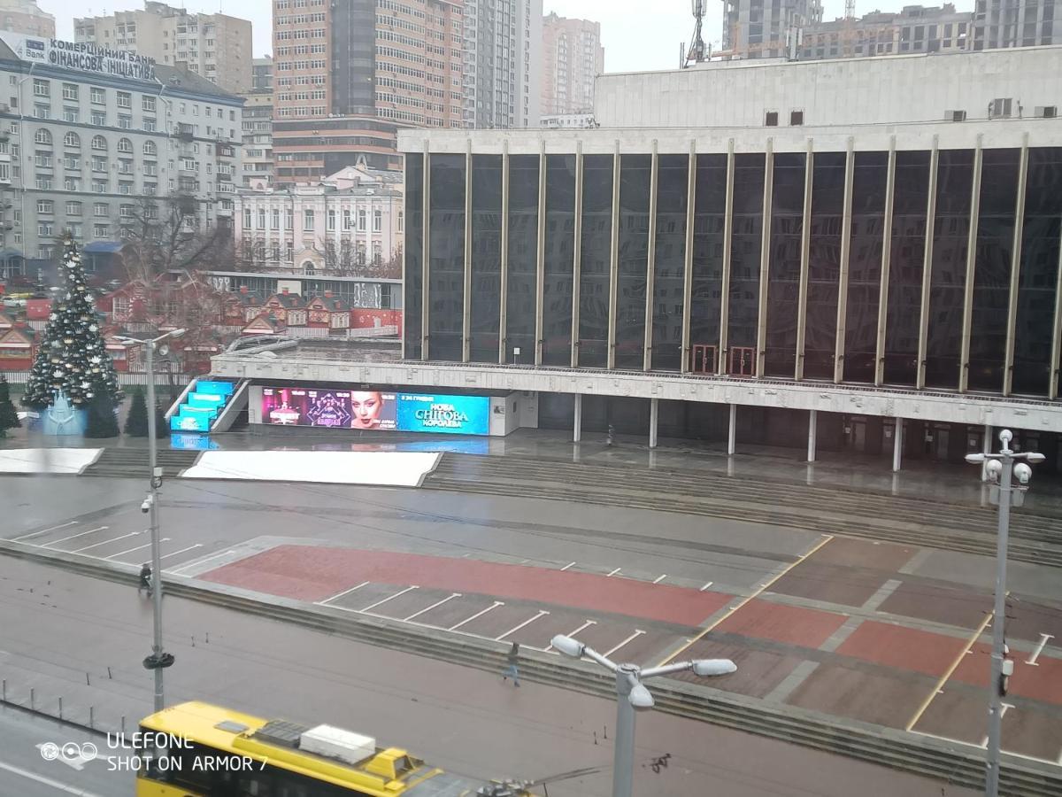Двухкомнатная Квартира С Видом На Дворец Украина كييف المظهر الخارجي الصورة